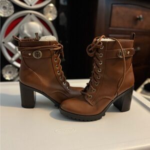 Tommy Hilfiger Women's Tan Lace-Up Boots